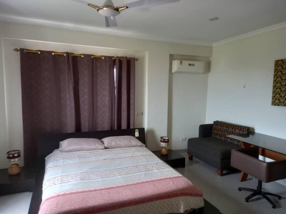 La Sunset Bed & Breakfast Accra Ruang foto