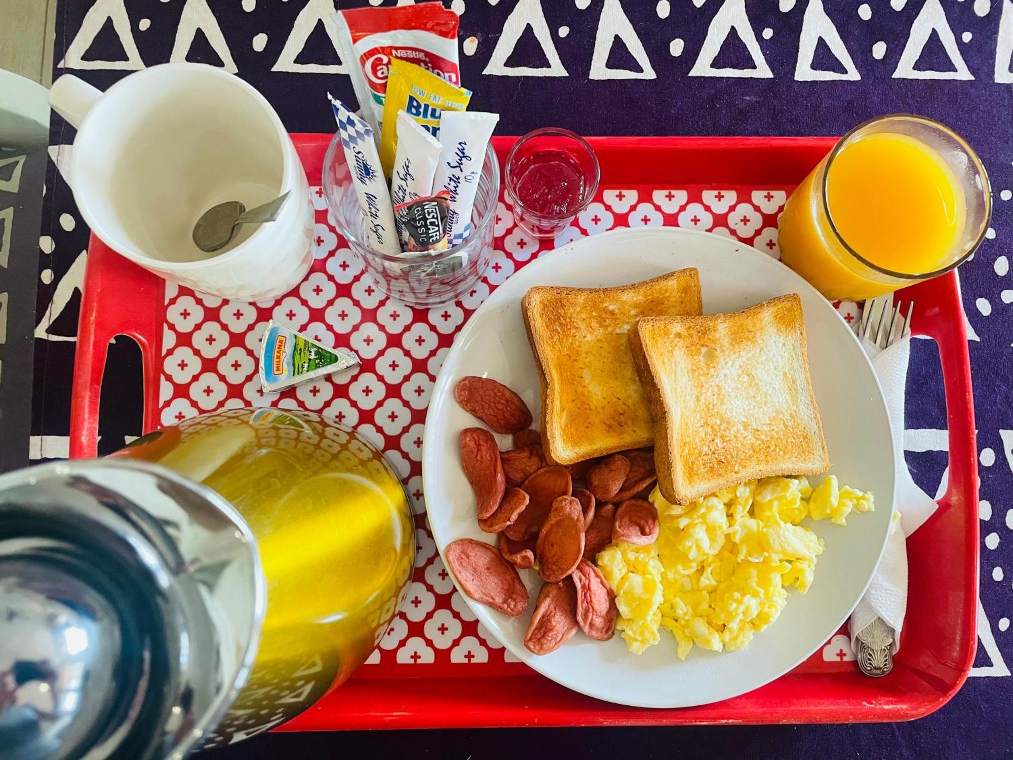 La Sunset Bed & Breakfast Accra Bagian luar foto