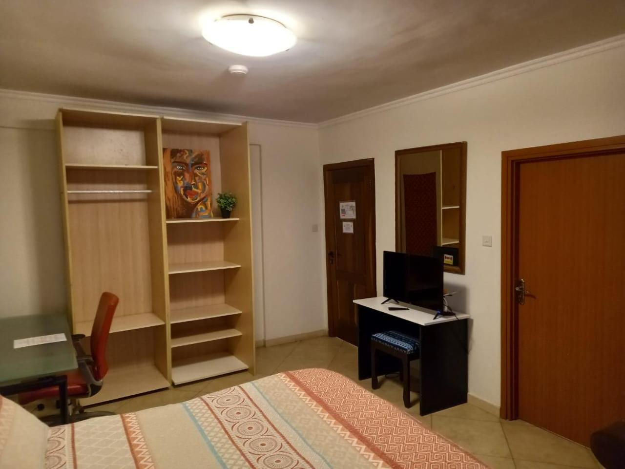 La Sunset Bed & Breakfast Accra Bagian luar foto